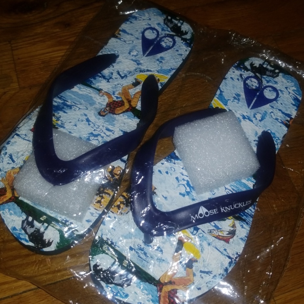 Flip flops moose knuckles 😍
